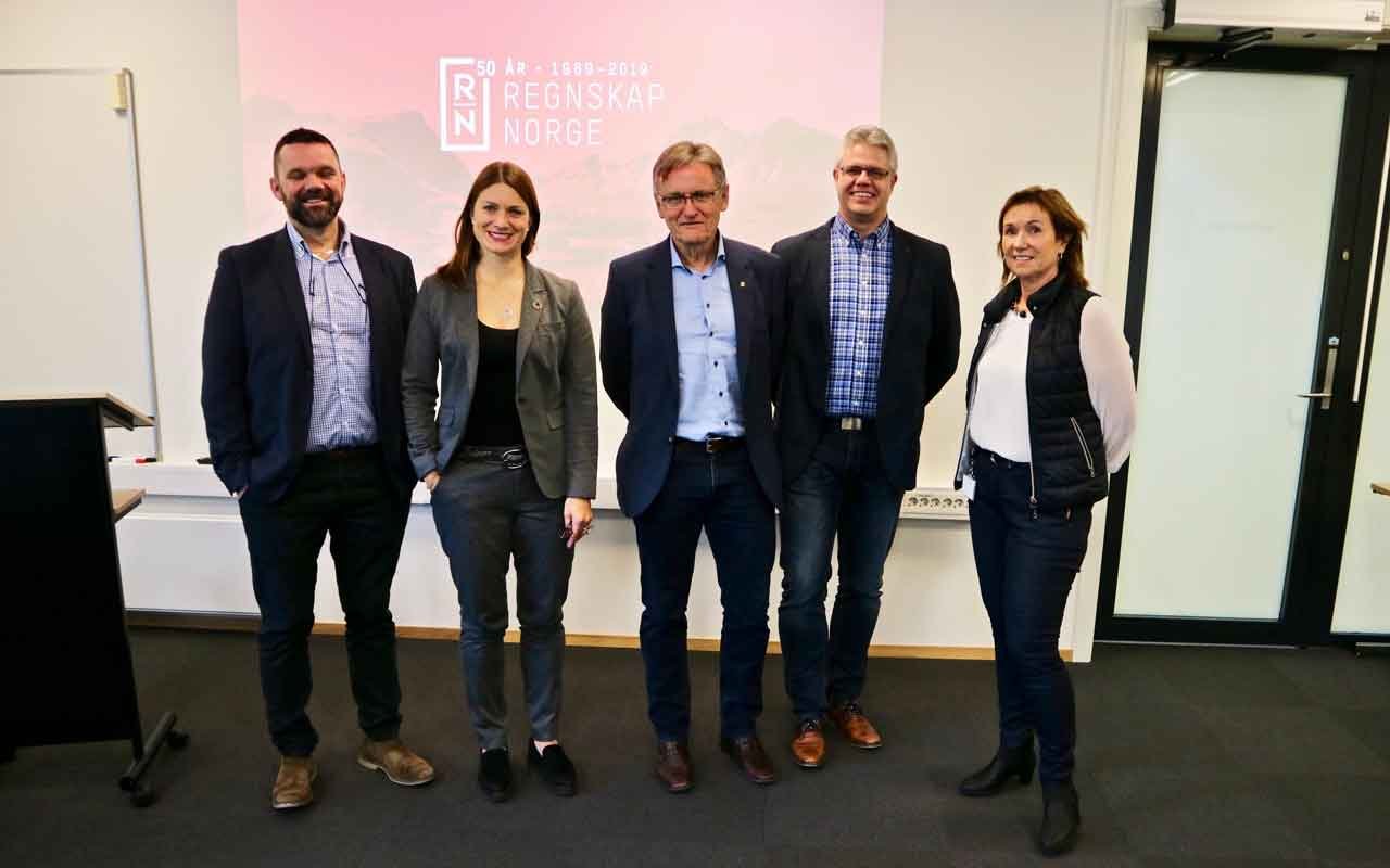 Fra venstre: Trond Vetås, Christine Lundberg Larsen, Asle Hindenes, Kjell Ulvatn og Solfrid Olsen. Foto: Eva Neteland