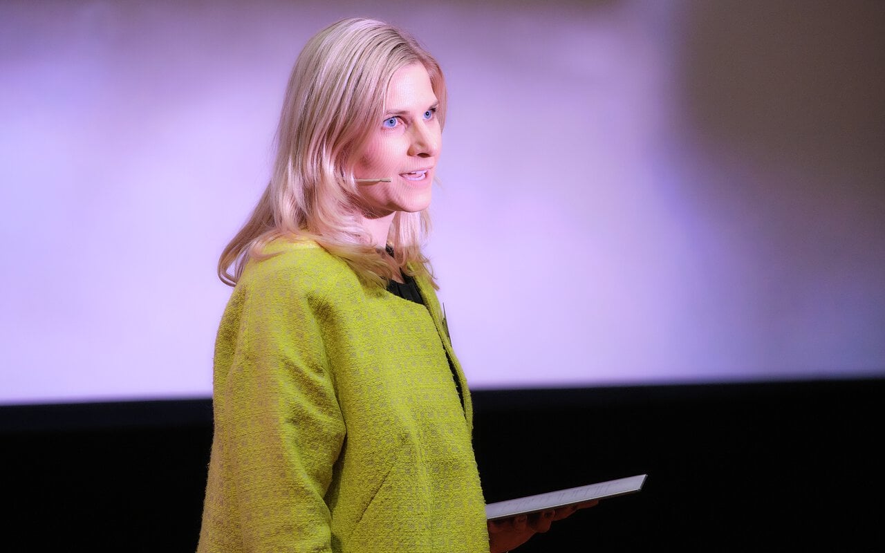 – Kurspakken gir deg en praktisk innføring til å komme i gang, og peker på hvilke områder bærekraft skal rapportere på, sier Sara Wilsgaard, fagansvarlig for bærekraft i Regnskap Norge. Foto: Regnskap Norge