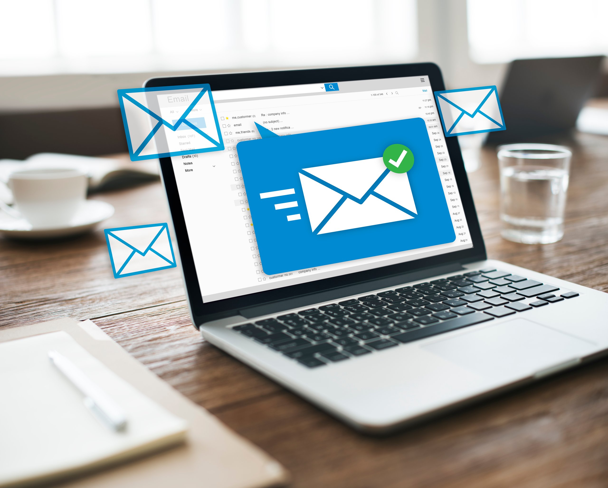 De fleste sender eposter fremfor å ringe til Regnskap Norge. Foto: AdobeStock