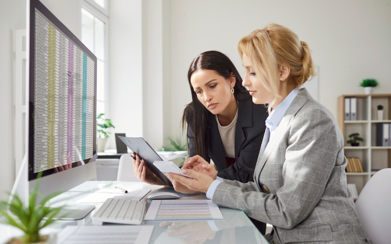 Regnskap Norge tilbyr 11 kurs for kommunal sektor, og flere av kursene dekkes av Opplærings- og utviklingsfondet (OU-midler).Foto: AdobeStock