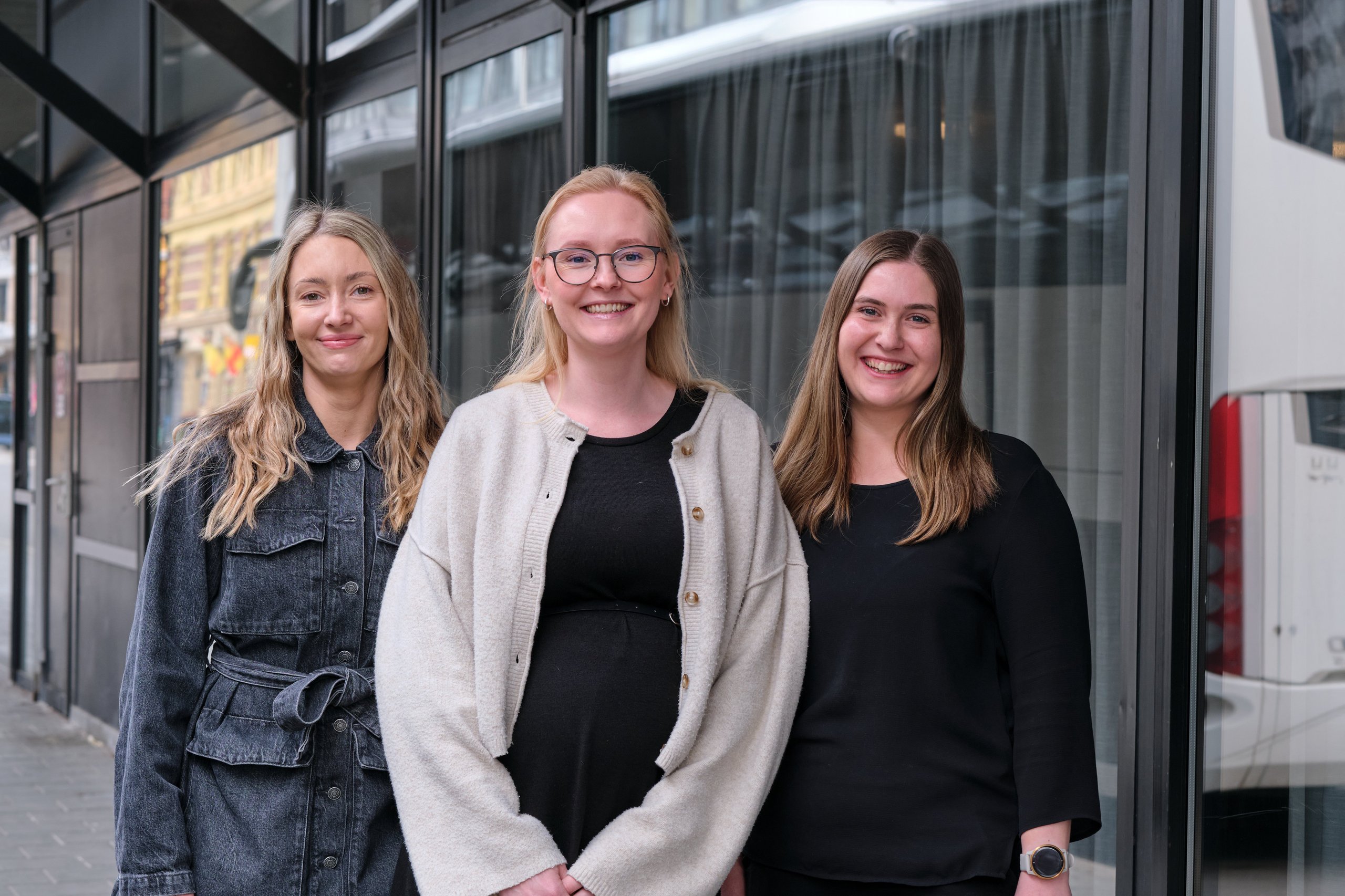 – U35 gir oss en viktig ballast i hverdagen, sier Camilla Olsen (t.v.), Elisabeth Hønsi og Signe Lise Frøyland - tre gode kolleger fra Haugesund. Foto: Regnskap Norge