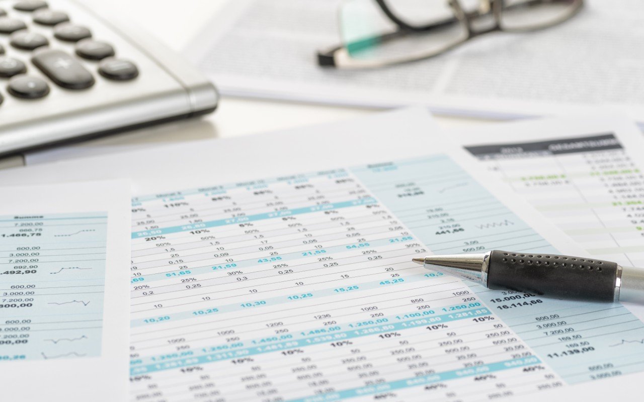 Veiledningen omfatter både foretak som avlegger årsregnskap etter god regnskapsskikk, IFRS og forenklet IFRS. Foto: AdobeStock