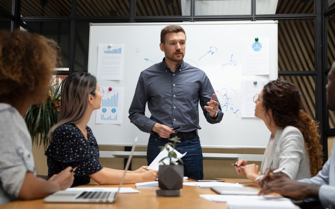 Overordnet kvalitetskontroll er en del av kravet om å ha tilstrekkelig kvalitetssikring på oppdragene. Foto: AdobeStock