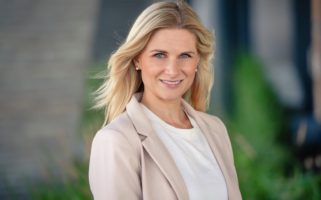 Sara Wilsgaard, fagansvarlig for bærekraft i Regnskap Norge, har vært en sterk og tydelig stemme i referansegruppen. Foto: Nicolas Tourrenc