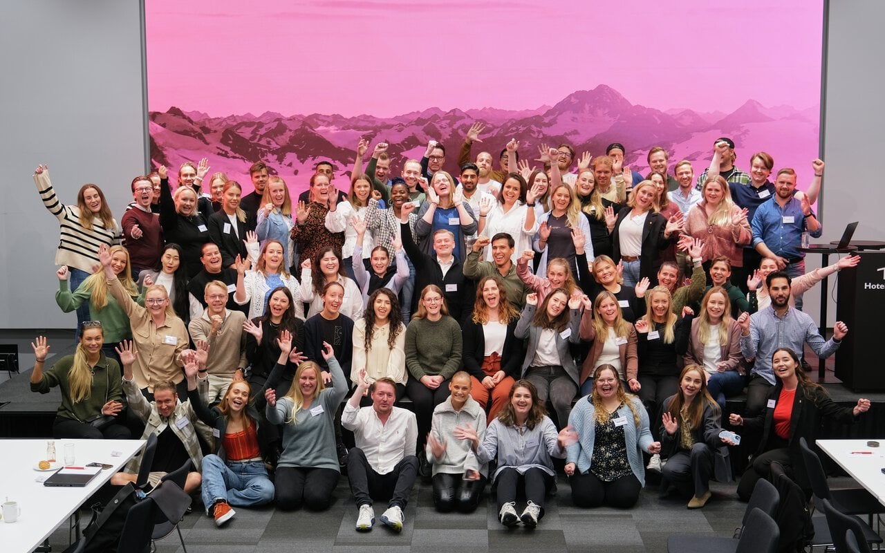 Rekordmange unge regnskapsførere var samlet til U35s høstsamling hvor de tjuvstarter Overskudd 2023. Blir du med på første samling i år? Foto: Regnskap Norge