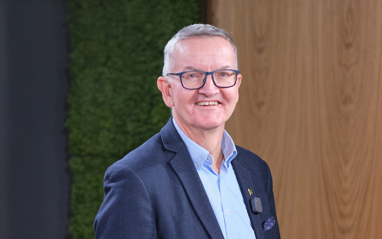 Forsikringen gjør rett og slett at du kan sove godt om natten, sier Christian Engeskaug. Foto: Regnskap Norge