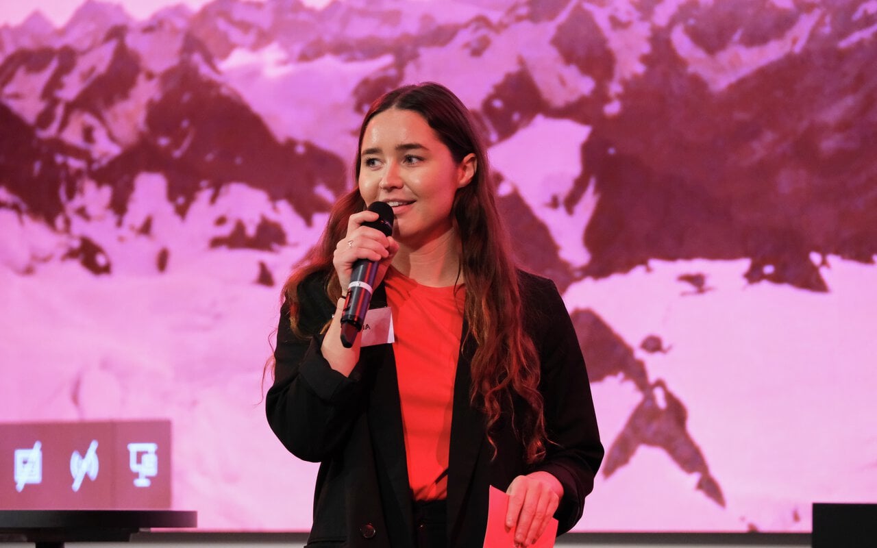 Regnskap Norge deltar på flere karriere- og utdanningsmesser. – Mange studenter er nysgjerrig på hva regnskapsyrket innebærer og hvordan arbeidshverdagen ser ut, forteller Maria Lindberg, rådgiver i Regnskap Norge. Foto: Regnskap Norge