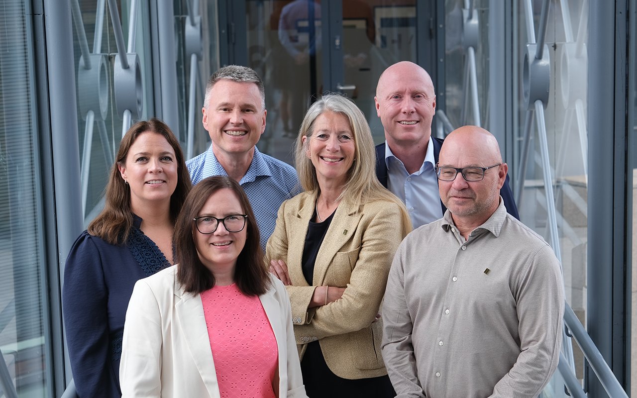 Ingebjørg Harto starter nå sin fjerde periode som styreleder i Regnskap Norge. Her med styret. Fra venstre: Mona Kristin Haagensen, Linda Brennbakk, Stig Vestnes, Ingebjørg Harto, Andreas Granrud Helset og Trond Brenden. Erik Østebø deltok digitalt.