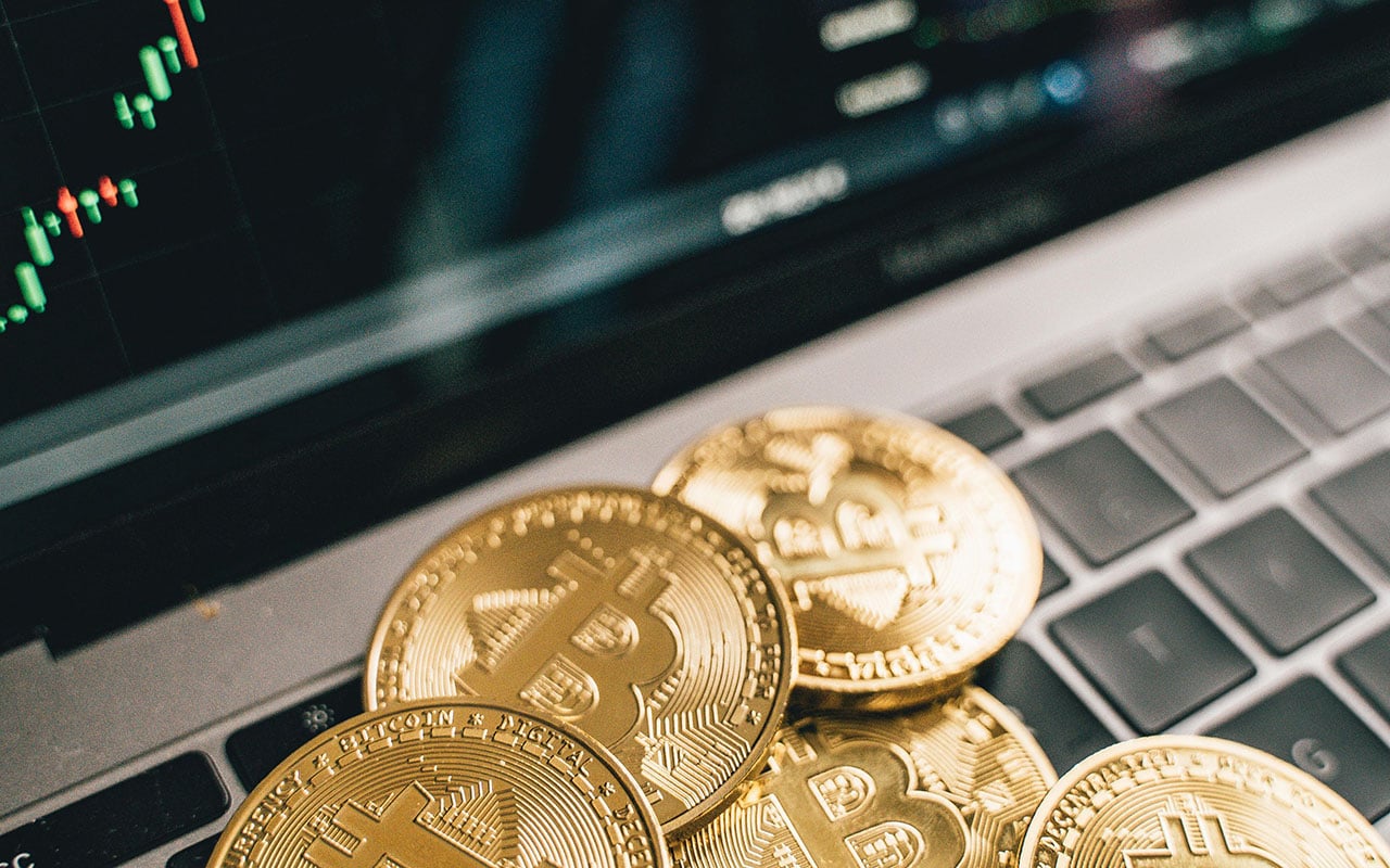 Dette må du som regnskapsfører være oppmerksom på når det kommer til kryptovaluta og skatt! Foto: Alesia Kozik, Pexels