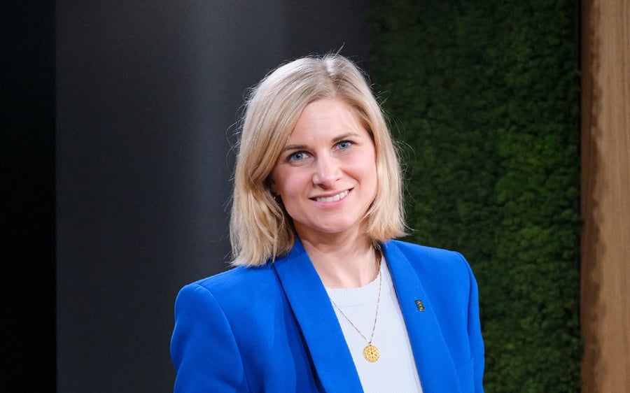 Sara Wilsgaard, fagansvarlig for bærekraft, guider oss gjennom de nye endringene i bærekraft. Foto: Regnskap Norge