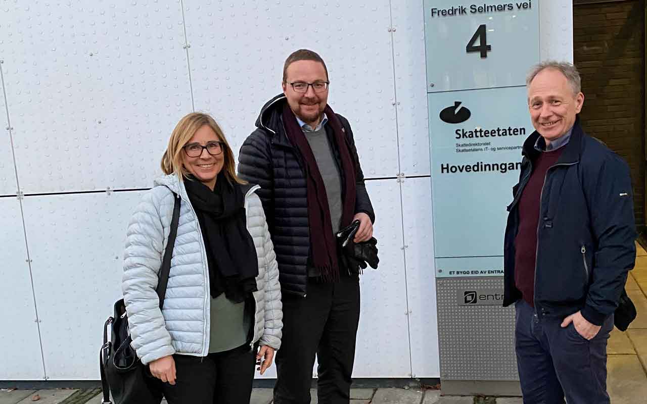 Kjersti, Richard og Knut i Regnskap Norge på besøk hos Skatteetaten