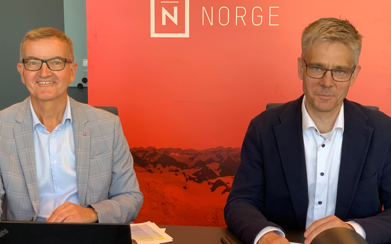 Christian Engeskaug og Peer Veiby under generalforsamling i Regnskap Norge