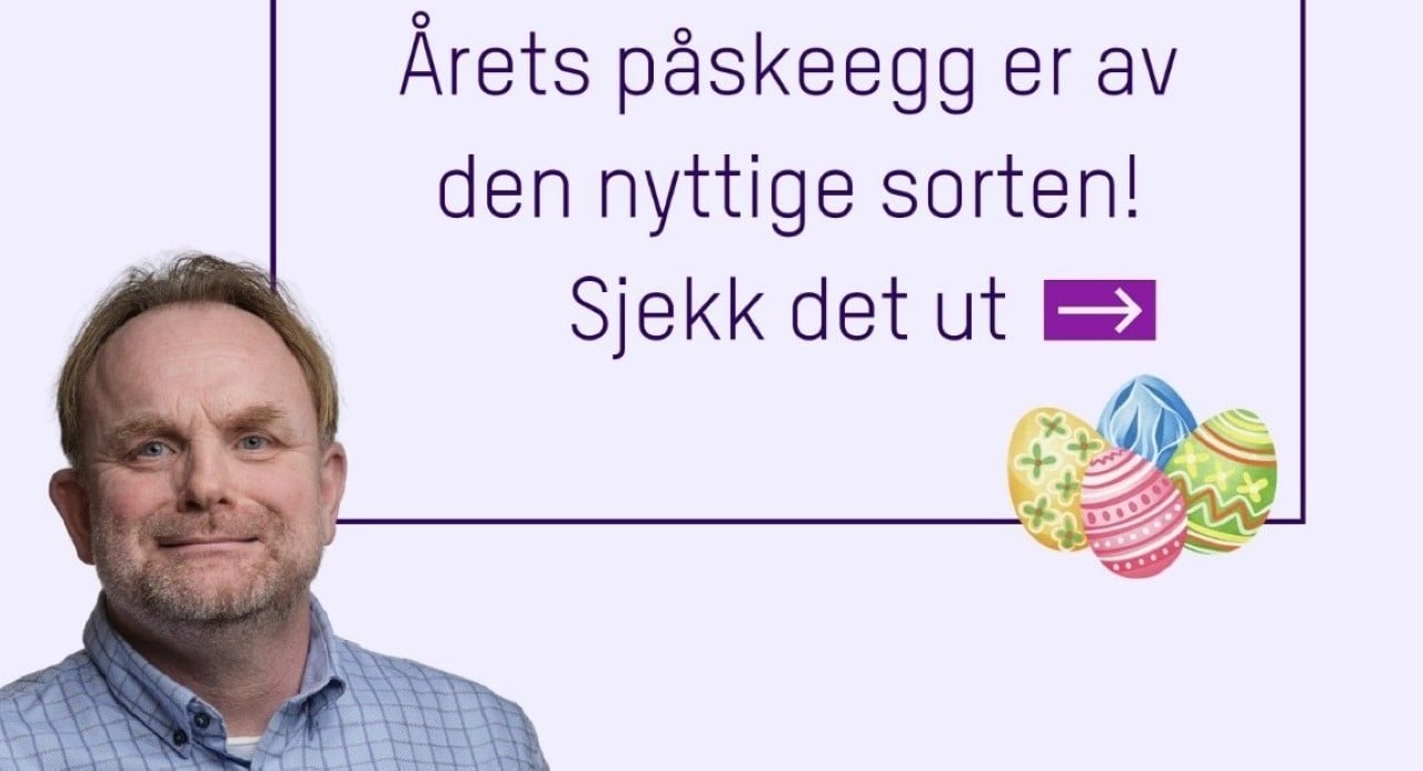 Fred J. Ødegård er på vegne av KS Komplett-teamet glad for å dele ut et viktig verktøy som årets påskeegg! Foto: Regnskap Norge