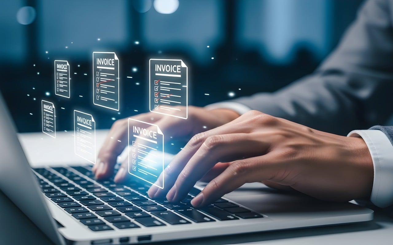 Faktura er på vei fra Finanstilsynet - sendt ut via Skatteetaten. Foto: AdobeStock