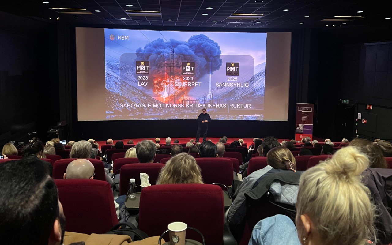 Et klart skjerpet trusselbilde de to siste årene bekymrer fagdirektør Roar Thon i Nasjonal sikkerhetsmyndighet. Foto: Regnskap Norge