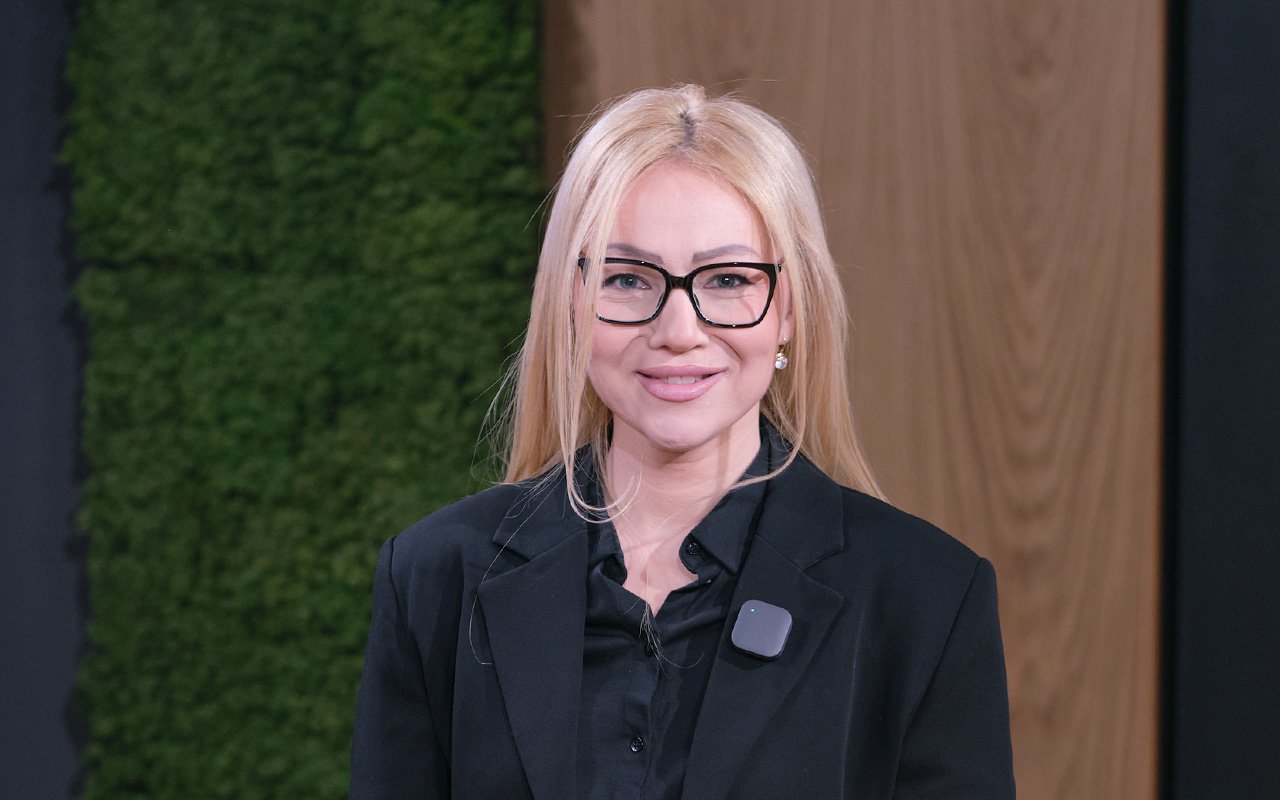 Hør om Zanetas reise til regnskapsbransjen i fersk podcast-episode. Foto: Regnskap Norge