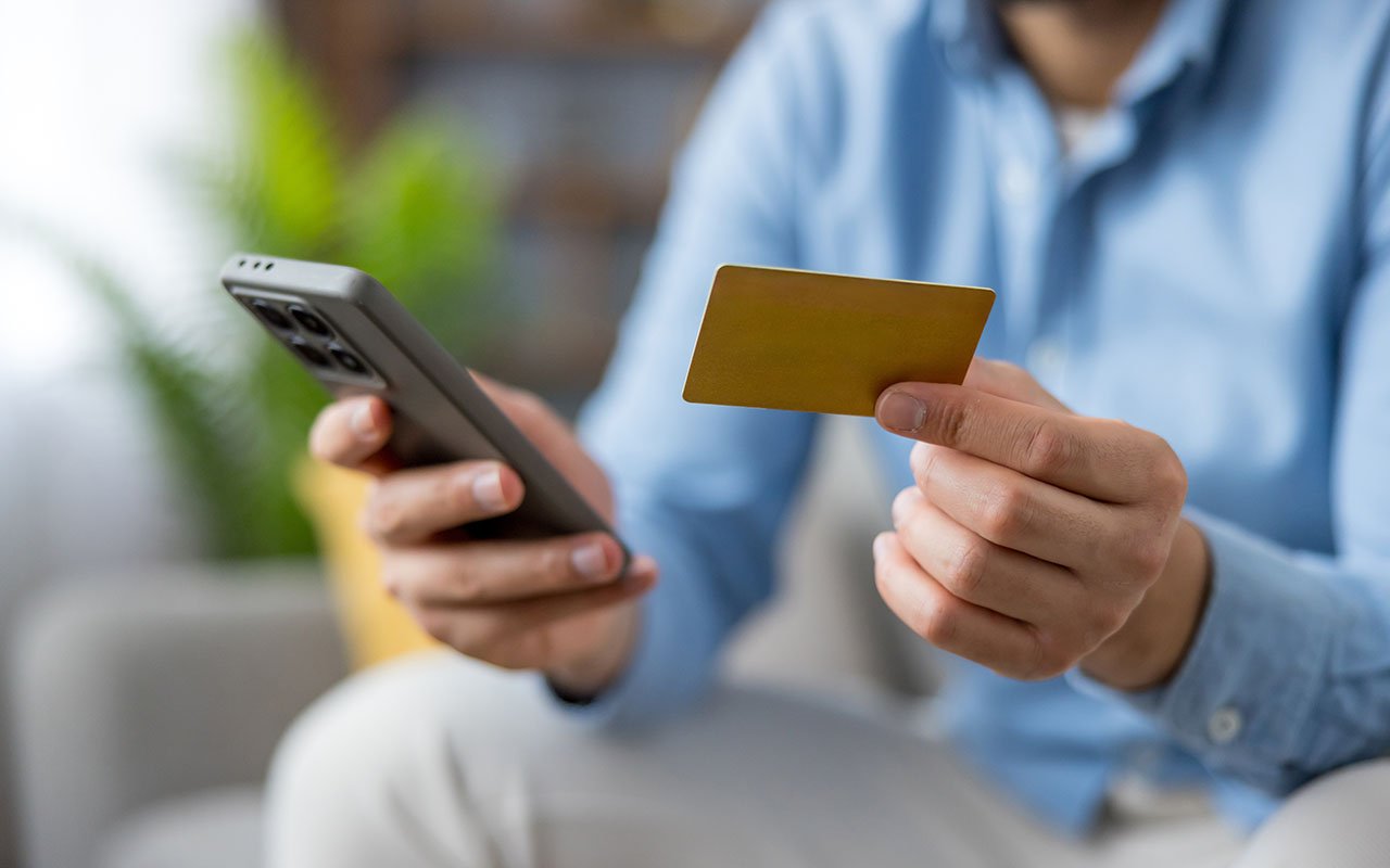 Nå får multinasjonale foretak utvidet plikt. Se hva som endres når mva-reglene for fjerneleverbare tjenster endres her. Foto: Liubomir, AdobeStock